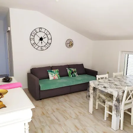 Dominique, With Private Terrace Apartman Supetarska Draga