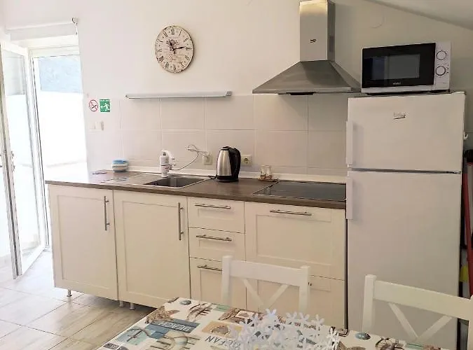 Apartment Dominique, With Private Terrace Supetarska Draga