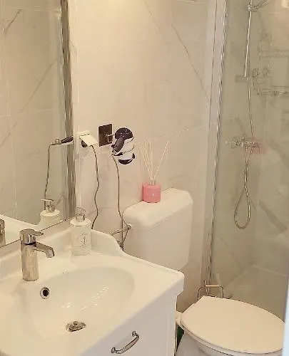 Dominique, With Private Terrace 公寓 *